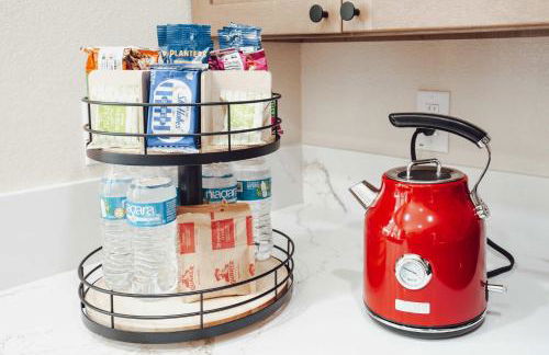 Urban Oasis - Just Remodeled - Photo 9