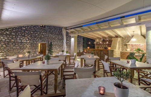 Mare Monte Luxury Suites - Photo 23