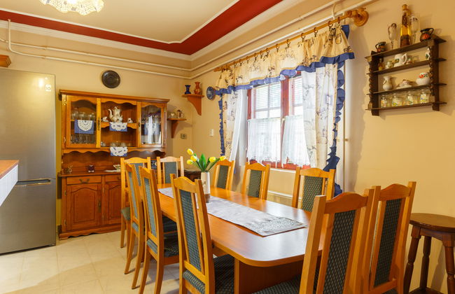 5 bedroom House in Siófok with private pool and garden - Photo 9