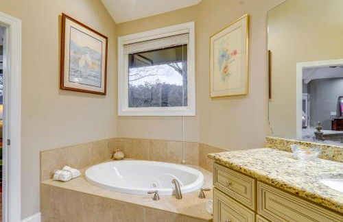 Spacious Lakefront Apt with Deck in Fayetteville! - Foto 20