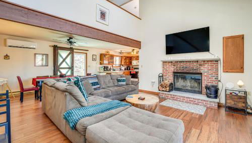 Fire Pit and Gas Grill Charming Poconos Abode! - Foto 3