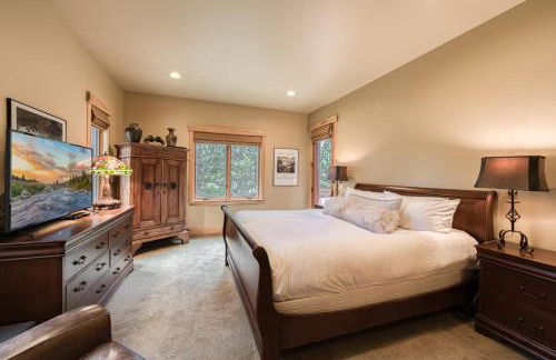Truckee Timbers at Gray's Crossing by Tahoe Getaways - 4BR w Hot Tub, Ping Pong & EV - Foto 21