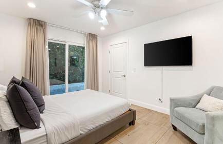 LA Hillside Retreat w Pool Views Fire Pit Outdoor Lounging Casa Bellagio by AvantStay - Foto 27