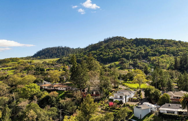 Modern Sonoma Stay w/ Spacious Deck, Views & Prime Location Bennett - Foto 10