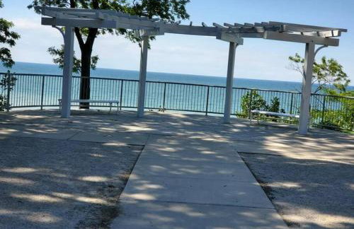 Woodshores Retreat - cozy retreat, hot tub, Lk MI - Photo 48
