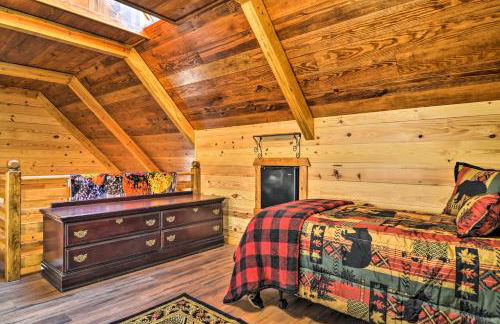 2 Mi to Lake Hamilton! Log Cabin with Cozy Loft - Foto 17