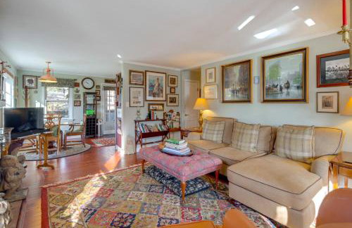 Hike, Sip and Explore! Blue Ridge Mtn Cabin with Porch - Foto 8