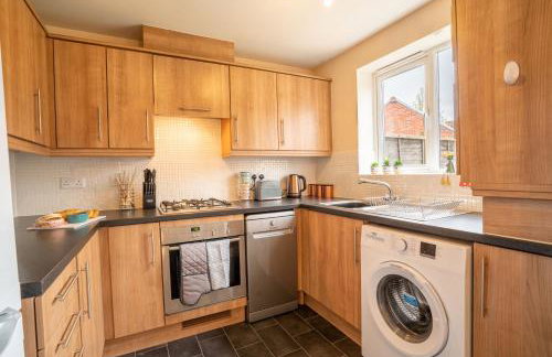 Central location -3 Beds, 2 baths , off-street parking, fast Wifi, sleeps 7 - Foto 17