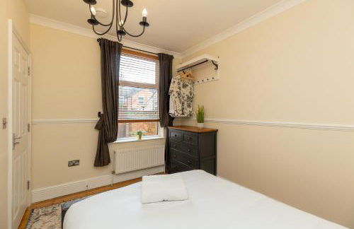 Newcombe - Sleeps Up to 8 - Close to Northampton Town Centre & Train Station - Fast Wifi, Free Parking, SmartTV with Netflix by Centro Stays - Foto 20