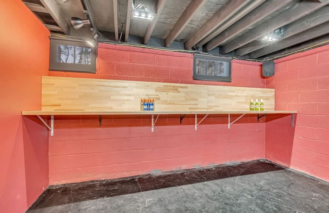 Fall Getaway With Hot Tub Fire Pit and Games - Photo 35