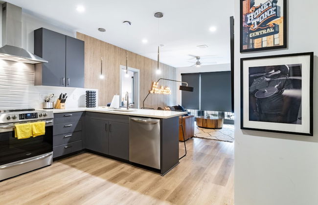 Astra Modern Midtown Retreat With Pool Gym Steps to Dining Broadway - Foto 10