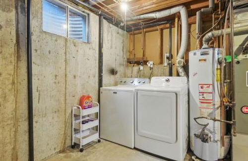 Spacious 4BD - Backyard BBQ, Fire Pit & Mini Golf - Foto 48