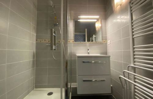 L'Appartement Jebari - Esprit loft Carcassonne proche cité médiéval et aéroport - Foto 20