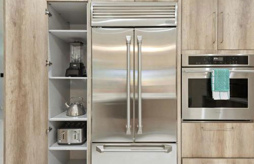 Luxury Modern Waterfront House in BEST Location! King Bed Suite & Close to Beach - Photo 13