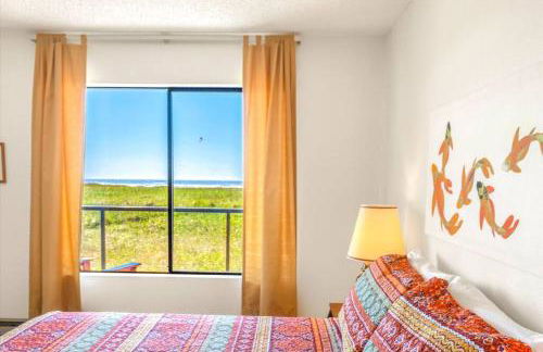 Waterfront Condo right on the Pacific Ocean - Photo 17