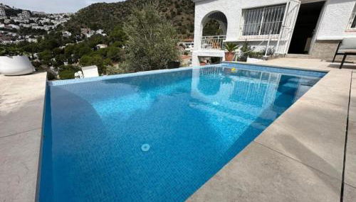 Preciosa casa con piscina desbordante y vistas al mar - Photo 5