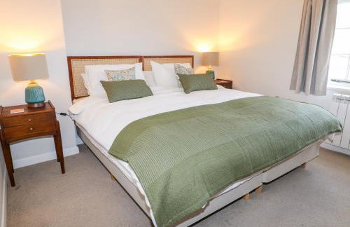 Manor Barn Cottage - Photo 19