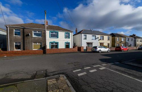 Welsh 3 Bedroom Retreat w Garden Parking Wifi - Photo 22