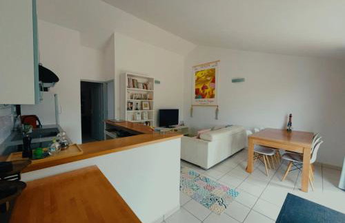 Charmante petite maison entre ville et campagne avec piscine - Foto 2