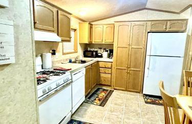 All Season Fun and Cozy Home in Island Falls, ME - Foto 3