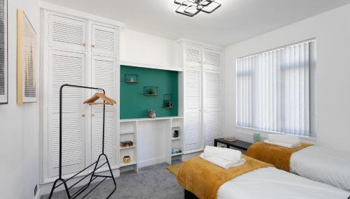 Quick Deals l 5 Bedroom l Sleeps 10 l Parking l Ideal for Groups l Oak Stays Short Lets & Serviced Accommodations - Foto 5