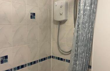 Large, 3 Floors, Quiet, Sleeps 16, 4 Bathrooms, 5 Parking, Semi rural Leicester - Foto 9