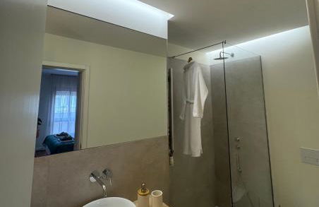 Serene Coastal Retreat with king Bed & Pool in Lavra - Foto 12