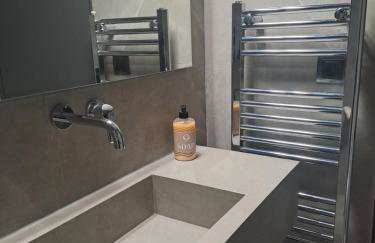 4 Seasons Luxury Apartments - Photo 3