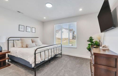 Dream Bear Lake Getaway w/ Hot Tub & Yard - Photo 22