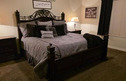 Wasatch Retreat 5 bed 3 5 bath pool table game room - Photo 41