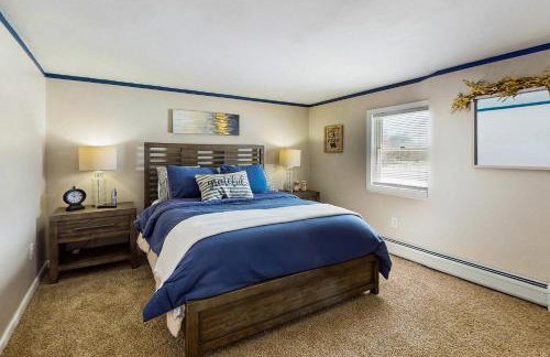 Close to Lake George! Couples Retreat with Pool - Foto 20