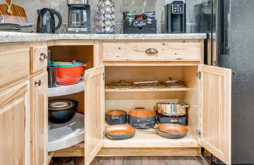 NEW! Shenandoah family & dog friendly cabin - 5 min walk river with private river access, BBQ, playground, fire pit - Foto 50