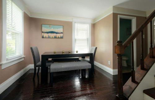 4 Bedroom House, sleeps 12, short walk to Main St! - Foto 7