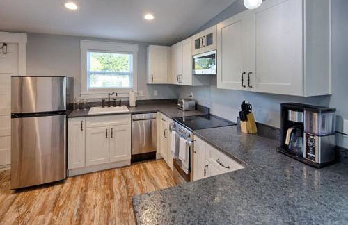 Quaint Cottage with Private Pool-Walk to Everything - Foto 4