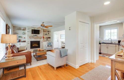 Walk to Pawcatuck River Family-Friendly Home! - Foto 10