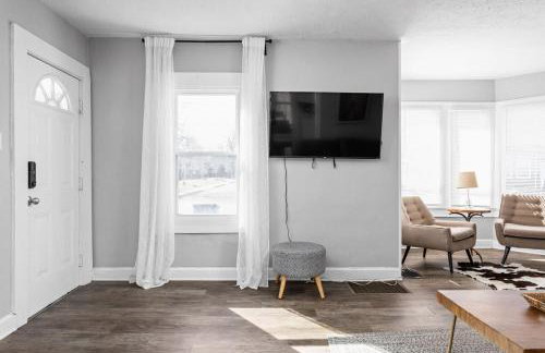 Charming Getaway - Deck & Patio - Walkable Area - Family Friendly - Foto 10