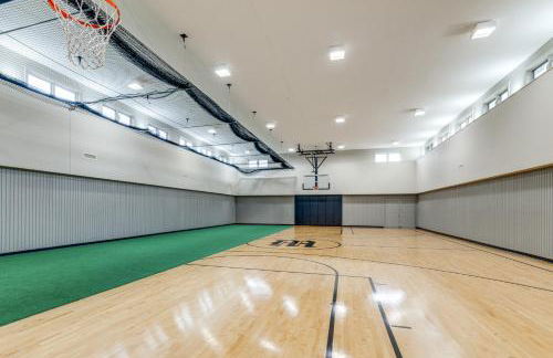 Luxe Long Lake Estate! Courts, Pool and Game Room - Foto 3
