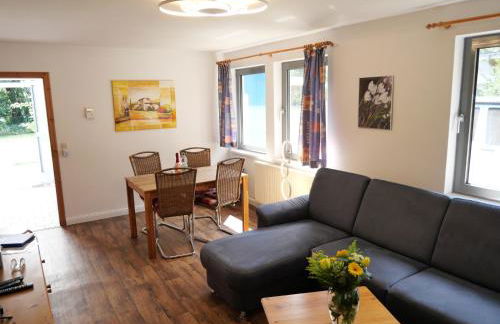 "Blaues Haus am See mit Boot" - Foto 4