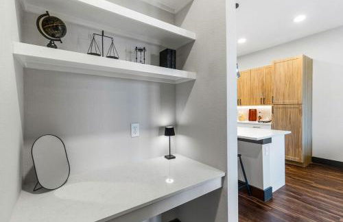 12 Min to Downtown with Pool, Balcony and Free Parking - Foto 30