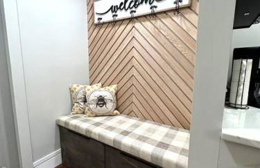 Cheerful 4 bedroom home w/ fireplace & game room - Foto 25