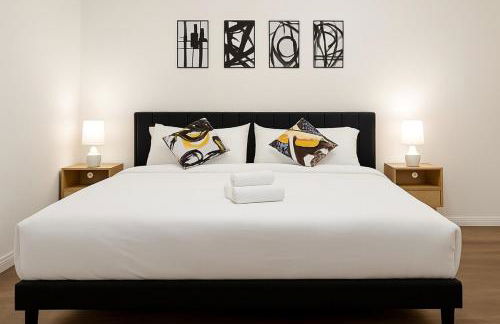 Majestic 2BR home in Houston with BBQ, Gym& Pool - Foto 15