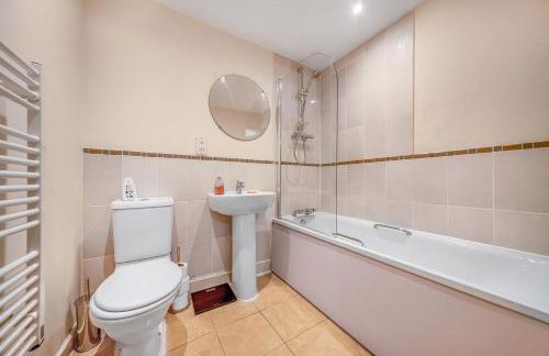 Modern City Centre 2 Bedroom flat in Birmingham - Free parking, Netflix - Foto 11