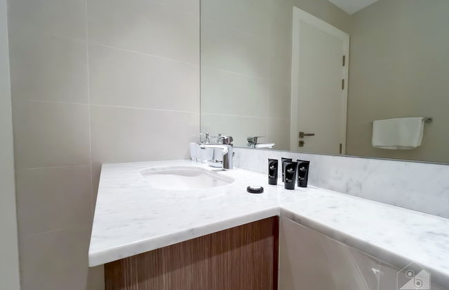 Stunning Beach View Apt. with Balcony Jumeirah La Mer - Photo 33