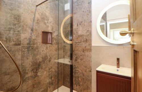 The Reading Room - Photo 16