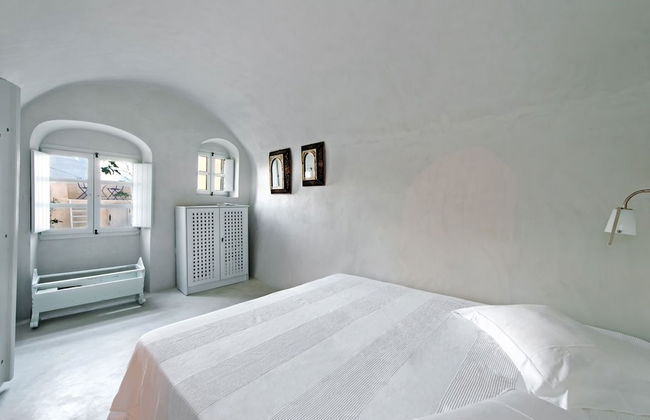 Pyrgos Old winery villa - Photo 2