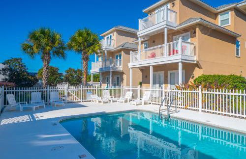 Beach Getaway for 15 A Few Steps from the Sand - Foto 1