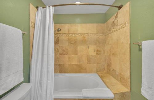 Point Loma 2BR Townhome w Parking in Prime Location - Foto 29