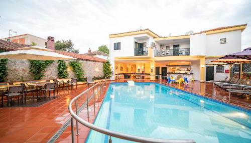 Elia Apartments - Photo 2