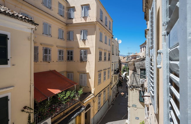 Petite Town Hall Apartment by Konnect, Old Corfu Town - Photo 22