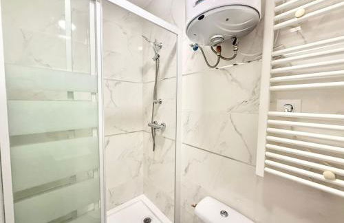 Metro Avenida de América 11 AMCH Hospedaje - Photo 16